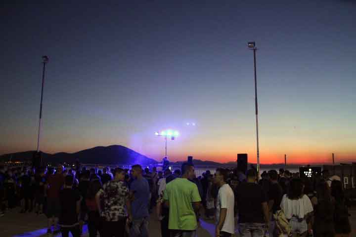 new-arts-festival-crowd